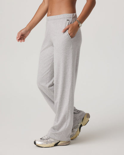 Vuori Women's Halo Modern Straight Leg Pant-Short Pale Grey