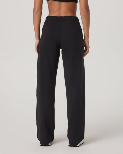Vuori Women's Halo Modern Strght Leg Pant - Short Solid Black