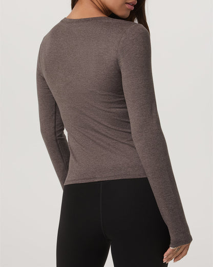 Vuori Women's Long Sleeve Halo Essential Scoop Chia Heather