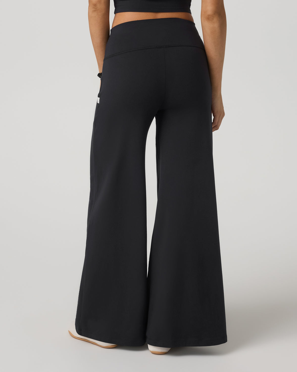 Vuori Halo Easy Wideleg Pant Women's Solid Black Wideleg Pants