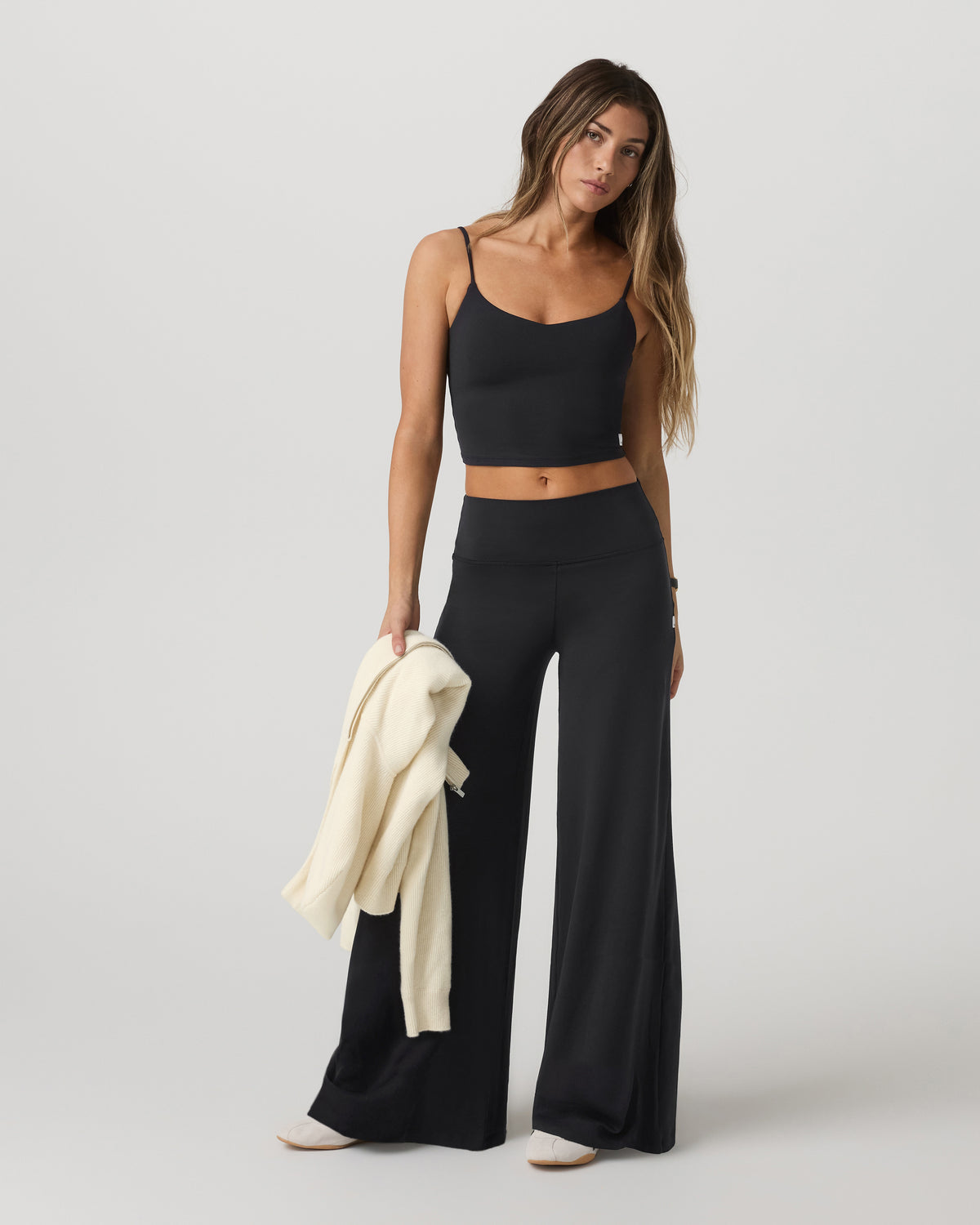 Vuori Halo Easy Wideleg Pant - Short Women's Solid Black Pants
