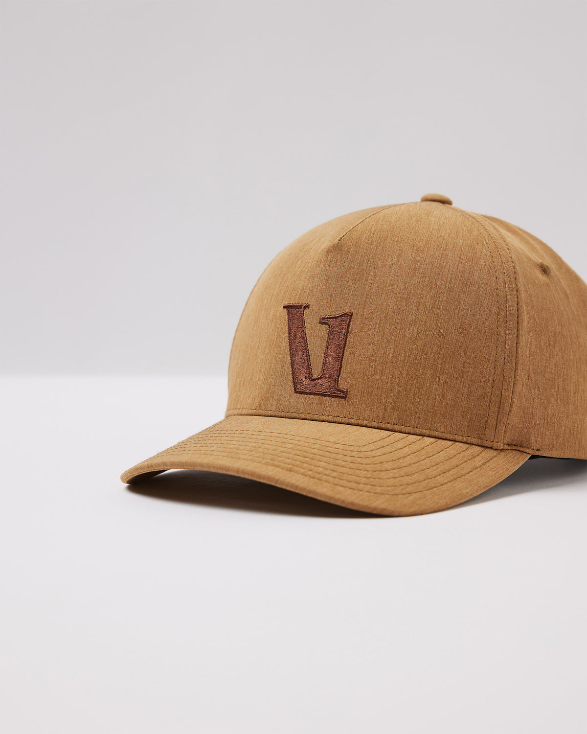 Vuori Magnitude Hat Warm Gold Heather Snapback