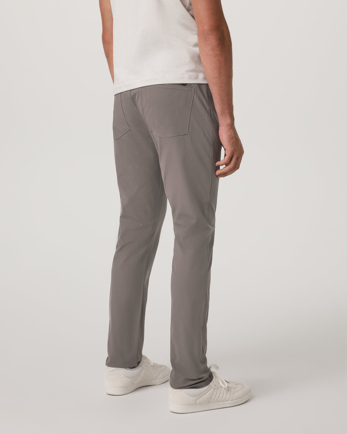Vuori Meta Pant Athletic Slim Fit 32" Warm Grey 5-Pocket Pants