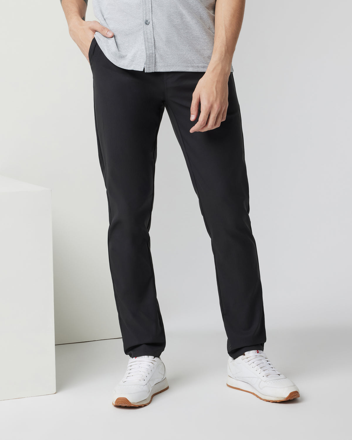 Vuori Cascade Tech Chino Pant 32" Men's Black Chinos