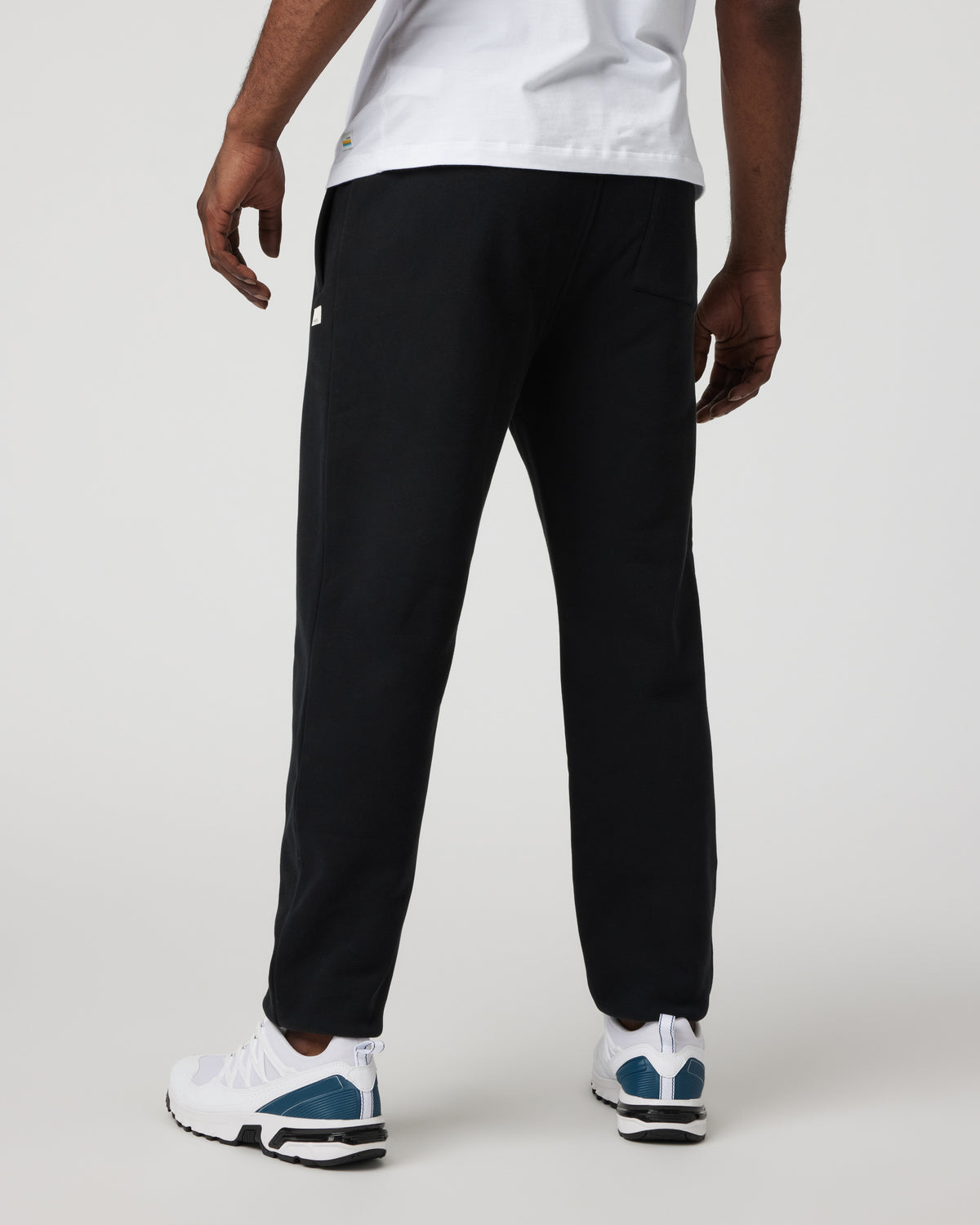 Vuori Seaside Sweatpant 28" Men's Relaxed Fit Black Sweatpant