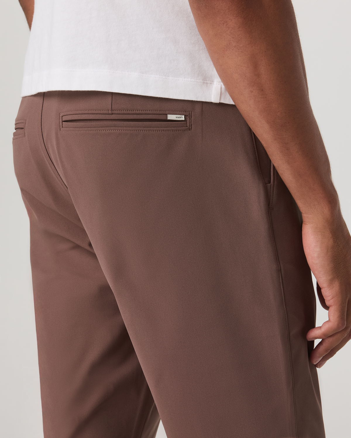 Vuori Meta Trouser Classic Fit 32" Men's Sable Tailored Pants
