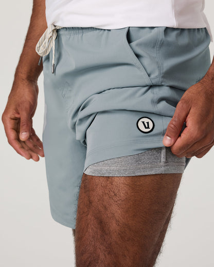 Vuori Kore Short Lined 7" Light Cloud